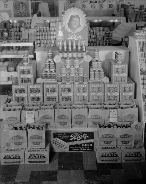 Blatz beer display at 20th Century Market in madison, circa December 3 1940..jpg