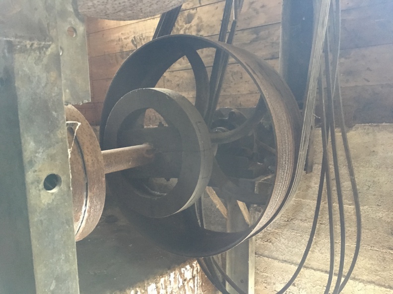 The main power shaft pully..JPG