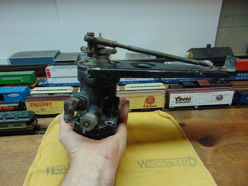 Notice the off-set unfeathering valve on the governor housing body. Compare this old style body with the other pictures of the newer type governor body. Brad's newest Woodward propeller governor.JPG