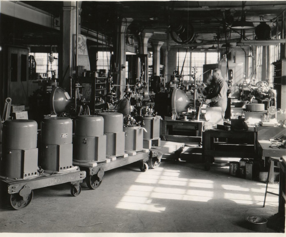   An original photo of the Woodward factory assembly area showing the compensating type governor.