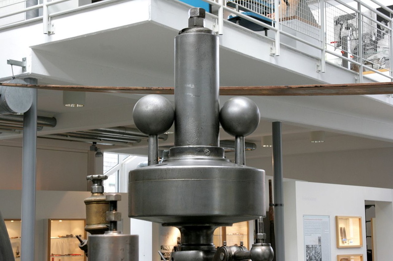 1280px-Remscheid - Werkzeugmuseum in - Dampfmaschine 05 ies