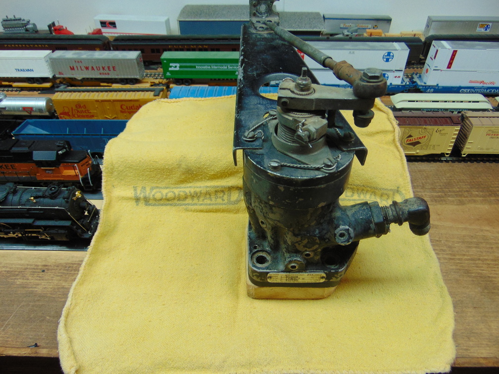 Another vintage Woodward hydraulic governor added to the collection.