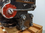 Closeup of the lock wire.