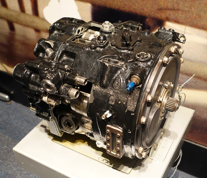 Constant_Speed_Drive_for_Boeing_727,_Sundstrand_Corporation_-_Museum_of_Science_and_Industry_(Chicago)_-_DSC06323.JPG