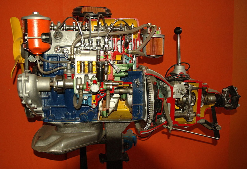 Engine model cutaway showing governor and fuel pump..jpg