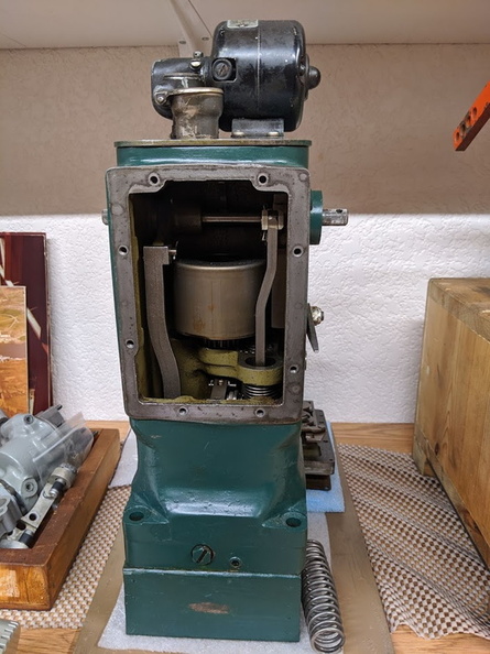 A 1950's Woodward UG-8 governor with the cover removed.