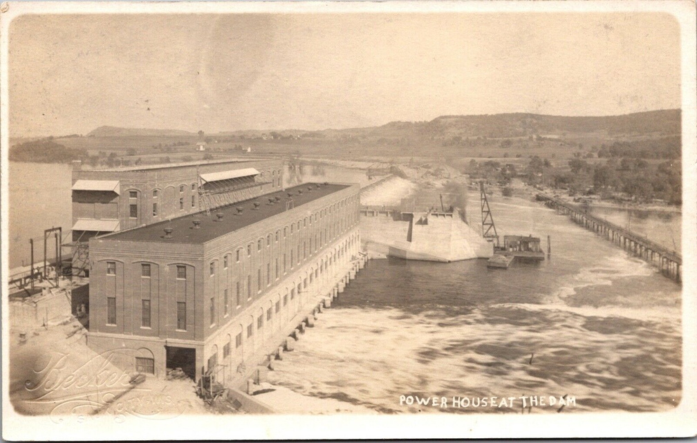 The Prairie du Sac Dam in Wisconsin, circa 1916.