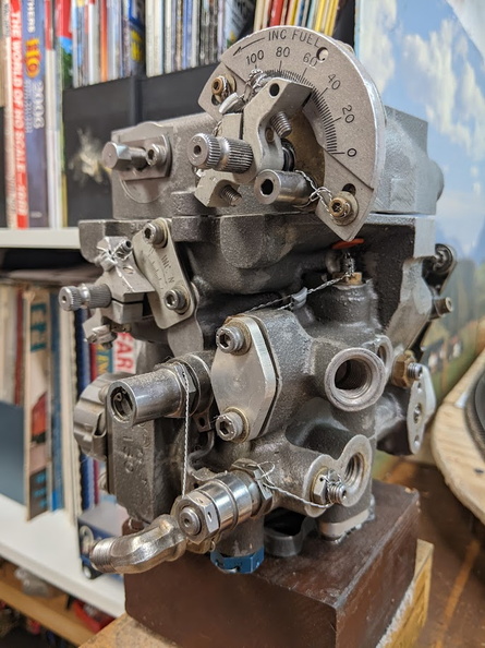 A Bendix D2-K2 series gas turbine fuel control governor.