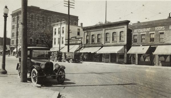 500 block of East Wilson Street in 1918..jpg