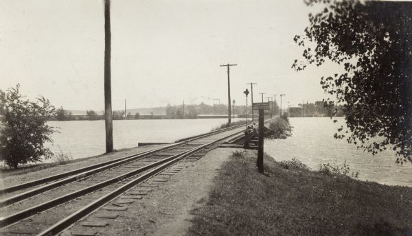 The Chicago Milwaukee & St. Paul Railroad causeway looking southwest in 1918..jpg