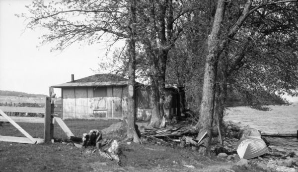 The Stanly Hanks cottage at Fox Bluff on the shore of lake Mendota..jpg