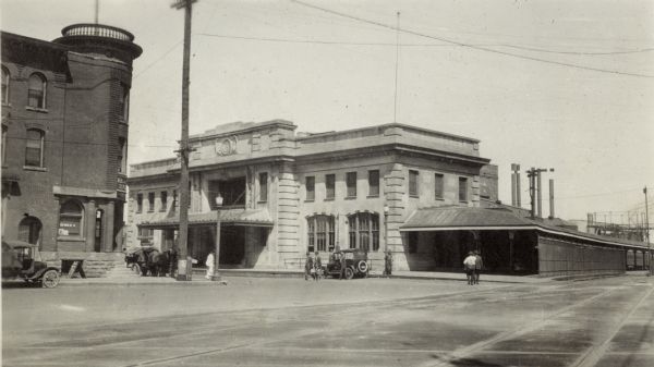 The Chicago & North Western Railroad Station, circa 1918..jpg